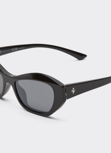 Lunettes de soleil Ferrari en acétate noir brillant avec verres noirs polarisés Ferrari Lunettes de soleil Ferrari en acétate noir brillant avec verres noirs polarisés Nero LA0L2f