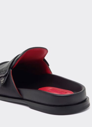 Sabot de piel con el Cavallino Rampante Ferrari Sabot de piel con el Cavallino Rampante Black CSMML0001XL00018f