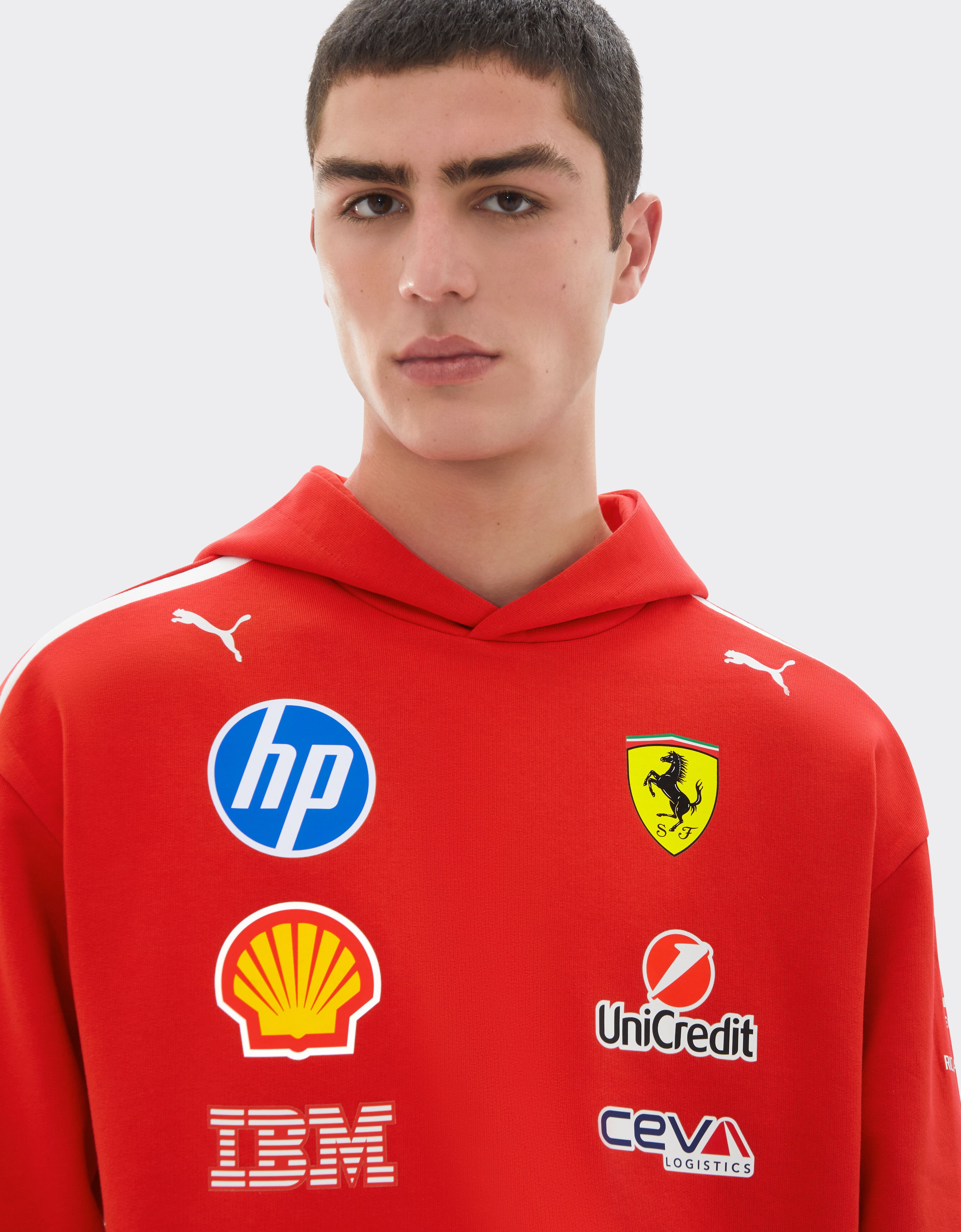 スクーデリア・フェラーリ® 2026 チーム スウェットシャツ | Ferrari