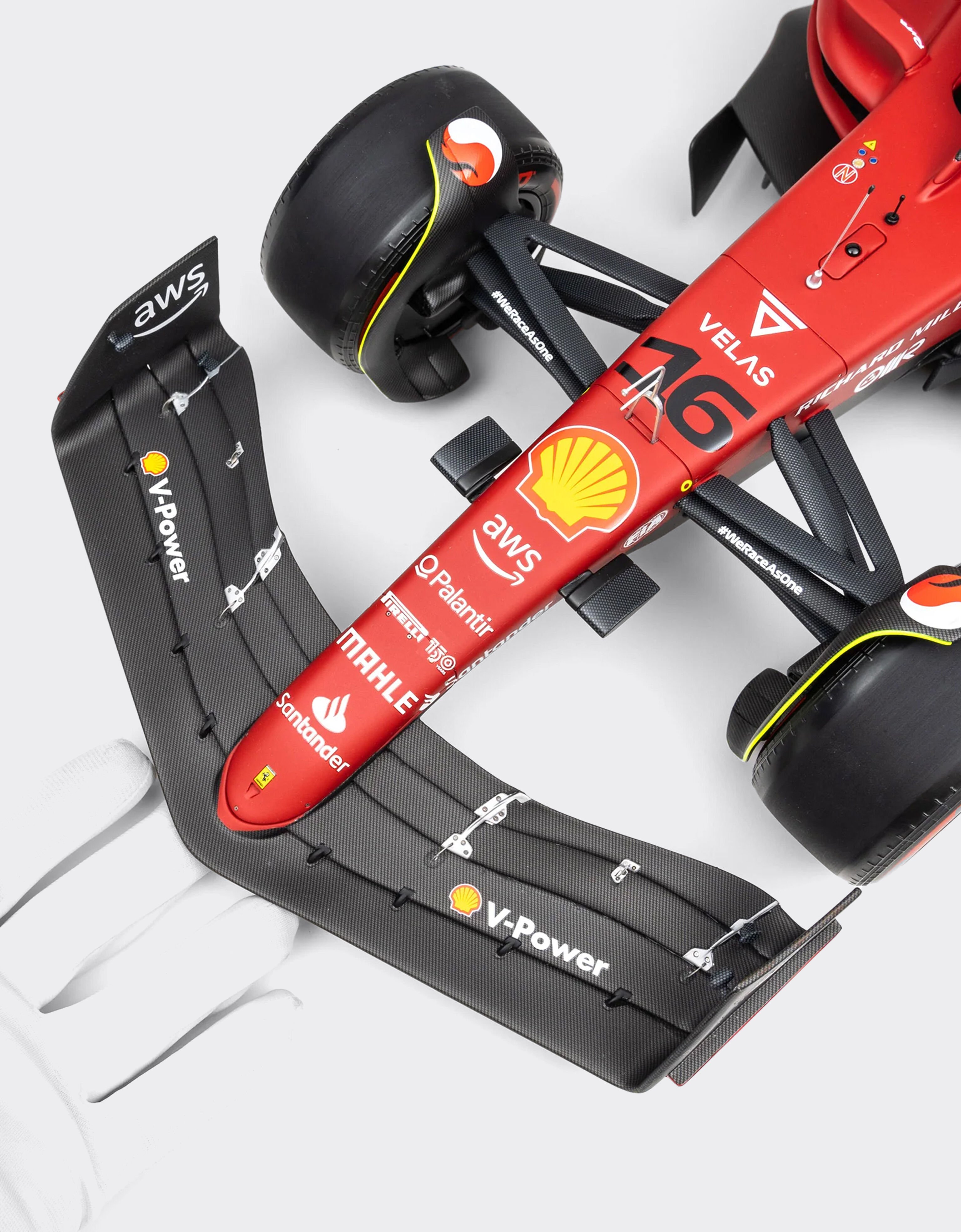 Ferrari Modello Ferrari F1-75 Charles Leclerc in scala 1:18 Rosso Corsa F0884f