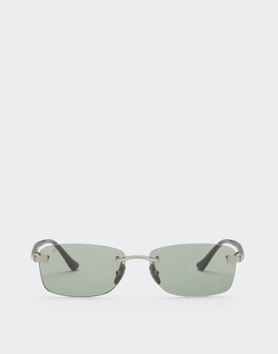 Lunettes de soleil Ferrari en titane argenté brossé et acétate avec verres verts Ferrari Lunettes de soleil Ferrari en titane argenté brossé et acétate avec verres verts Silver LA0L7f