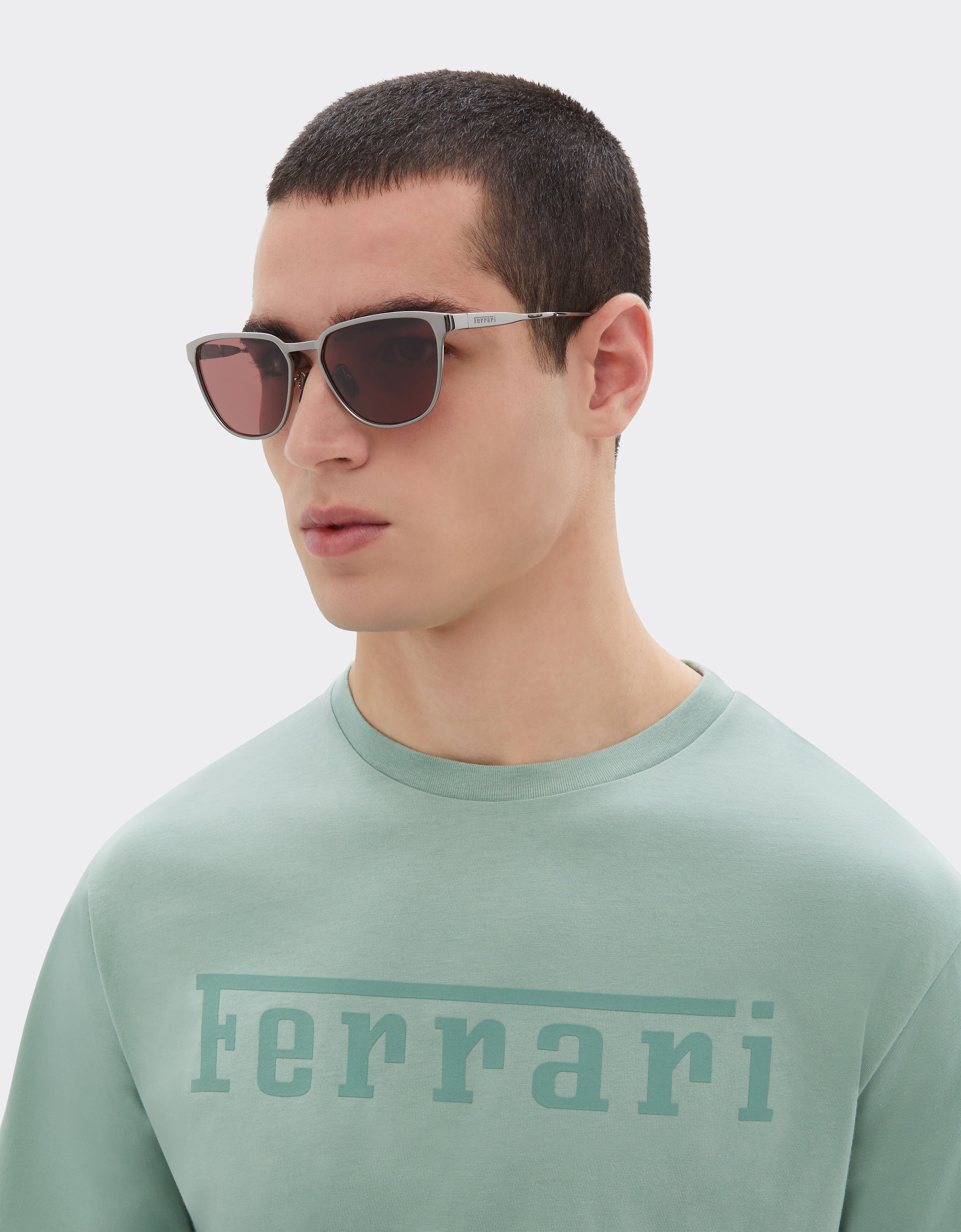 Ferrari Lunettes de soleil Ferrari en métal couleur canon de fusil avec verres violets polarisés Gunmetal LA0LBf