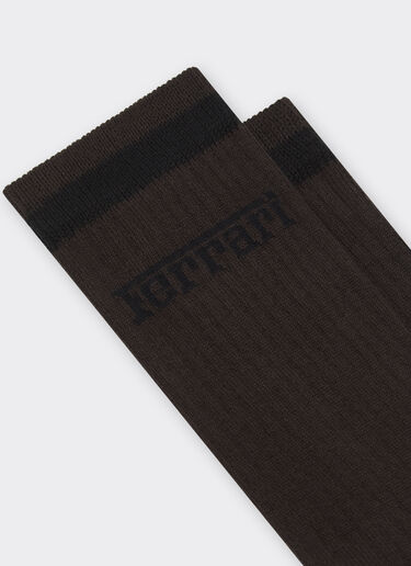 Ferrari Chaussettes longues en coton avec logo Ferrari Brun foncé 49190f