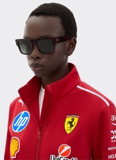 Ray-Ban für Scuderia Ferrari RB2217M aus havannaroten Acetat mit grauen Verlaufsgläsern Ferrari Ray-Ban für Scuderia Ferrari RB2217M aus havannaroten Acetat mit grauen Verlaufsgläsern Rosso Corsa LA013f