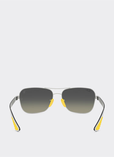 Ferrari Ray-Ban for Scuderia Ferrari RB8336M en métal noir mat et fibre de carbone légère avec verres gris dégradés Argent LA02Gf