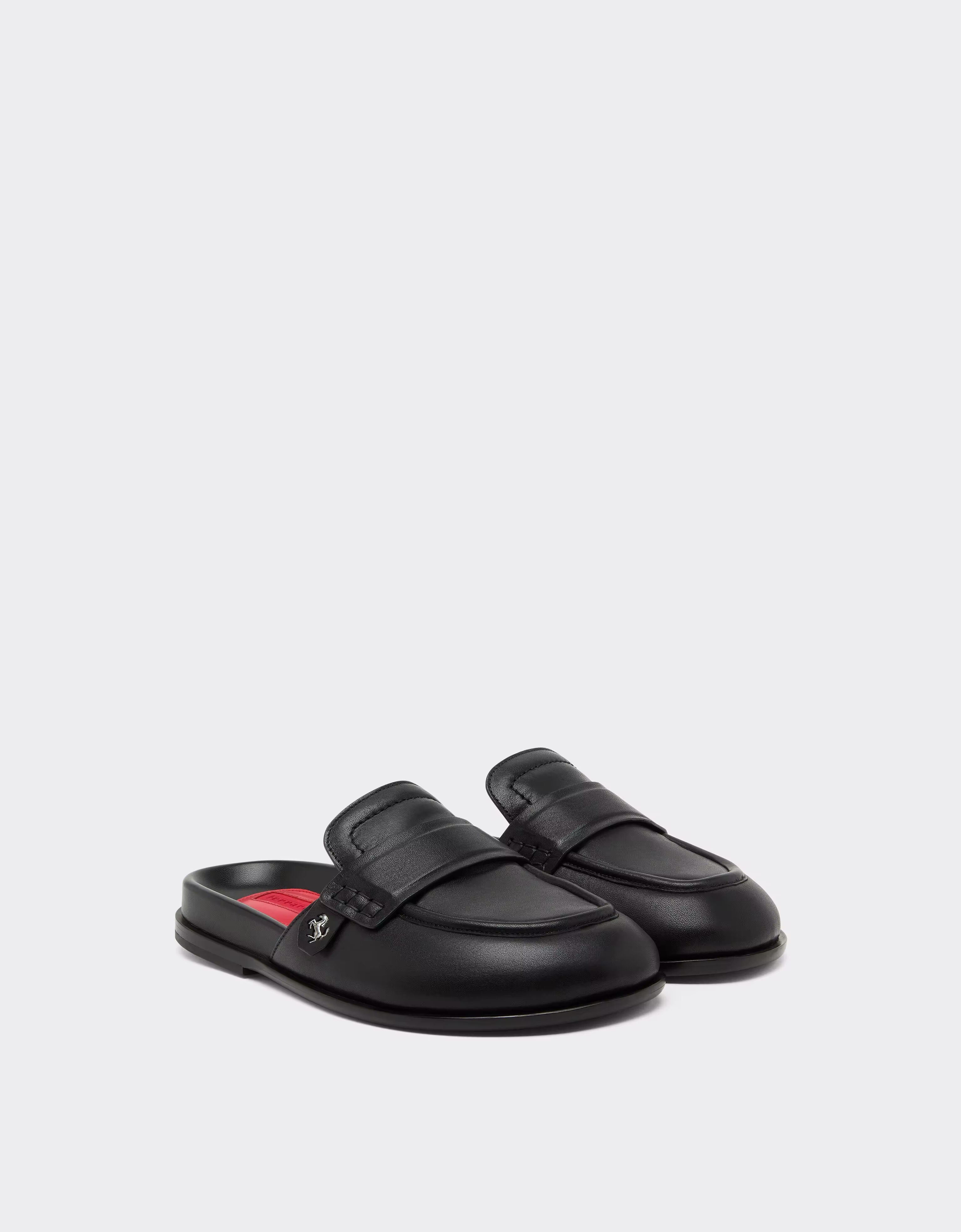 Sabot de piel con el Cavallino Rampante Ferrari Sabot de piel con el Cavallino Rampante Black CSMML0001XL00018f