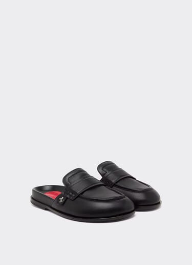 Sabot de piel con el Cavallino Rampante Ferrari Sabot de piel con el Cavallino Rampante Black CSMML0001XL00018f