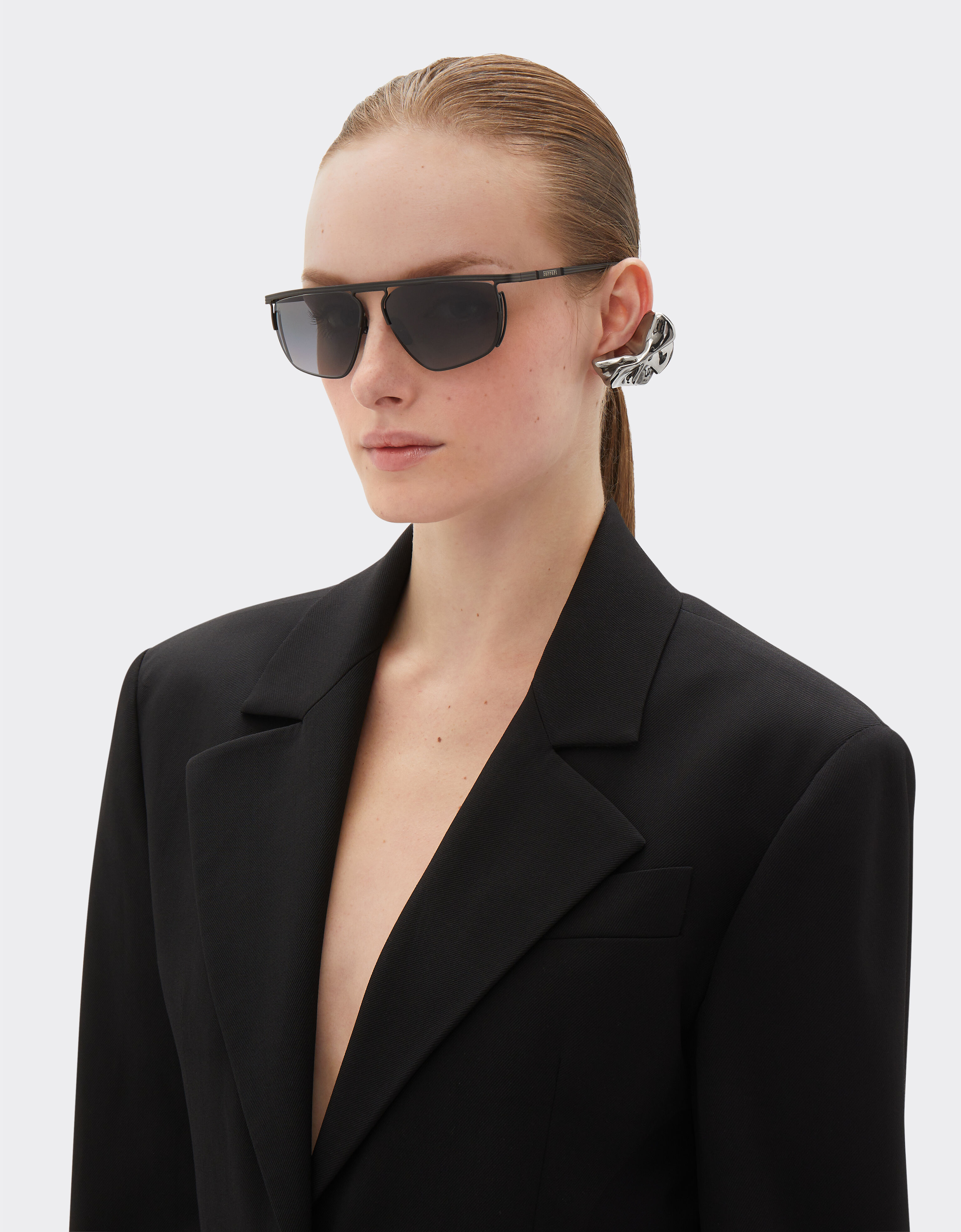 Ferrari Lunettes de soleil Ferrari en titane noir mat avec verres polarisants gris fumé Noir mat F1520f