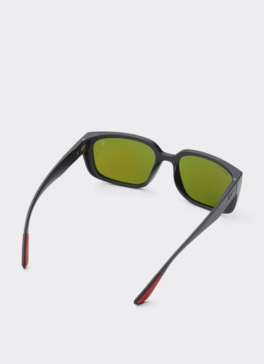 Ferrari Ray-Ban für Scuderia Ferrari RB4443M in schwarzem PEEK mit grün verspiegelten, blau polarisierten Gläsern Mattschwarz F1517f