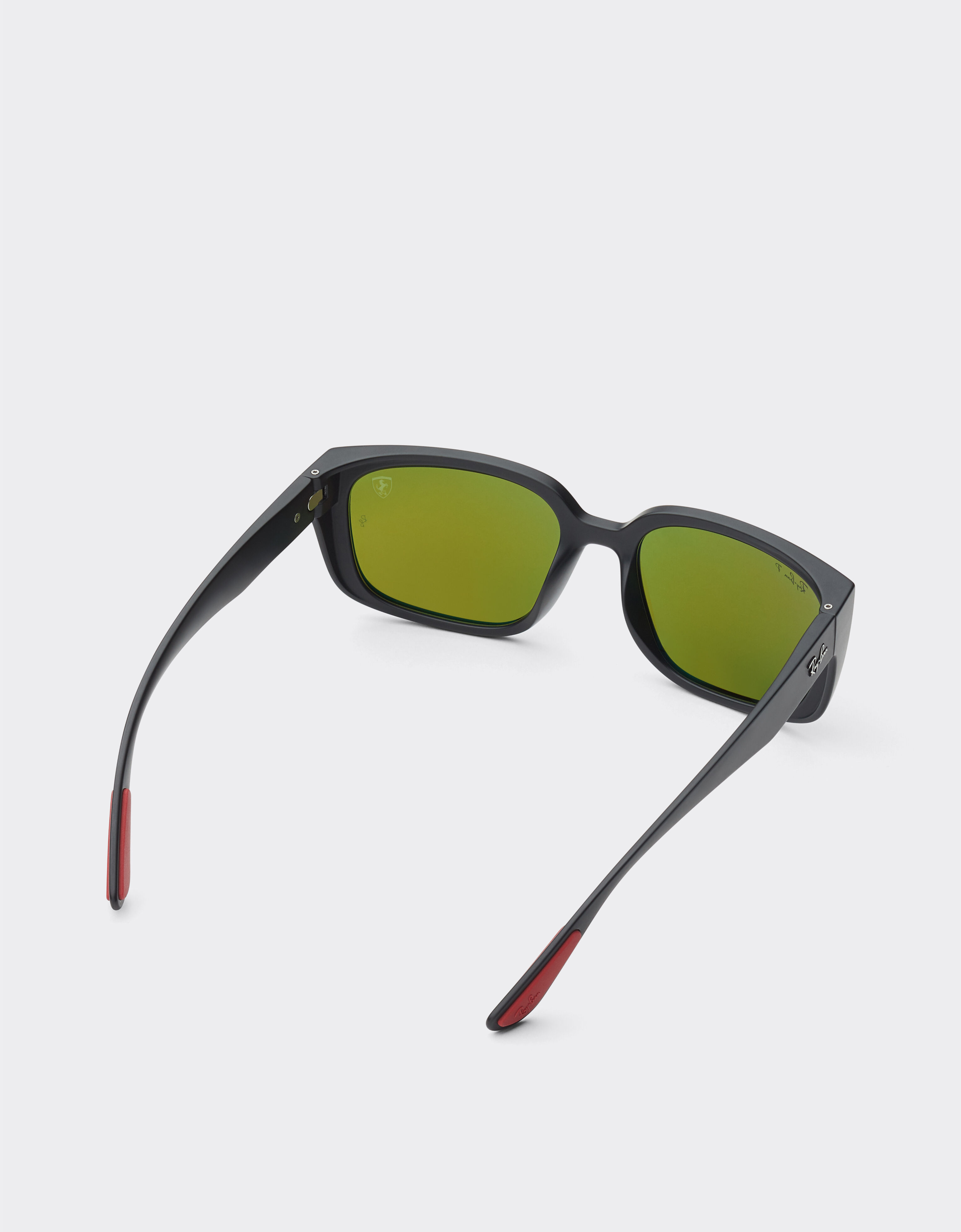 Ferrari Ray-Ban für Scuderia Ferrari RB4443M in schwarzem PEEK mit grün verspiegelten, blau polarisierten Gläsern Mattschwarz F1517f