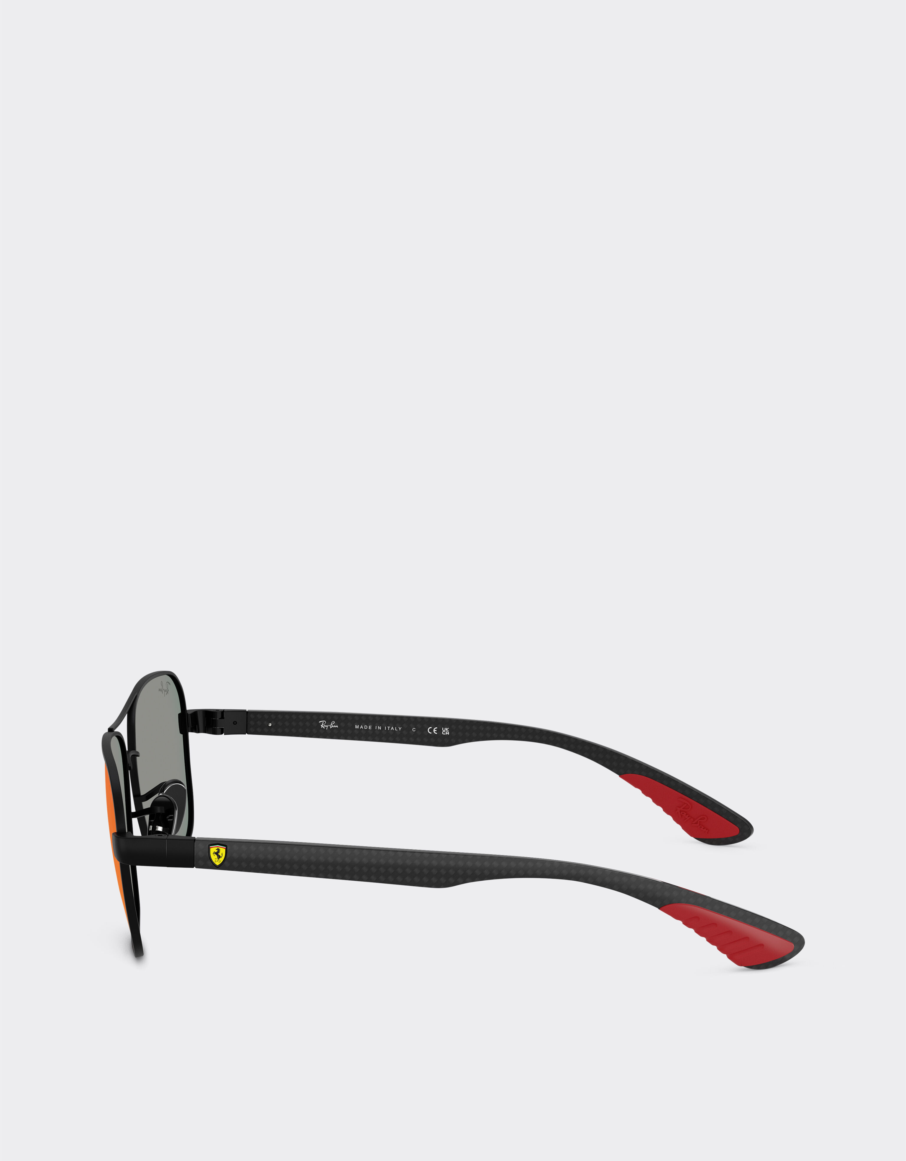 Ferrari Ray-Ban für Scuderia Ferrari RB8336M aus mattschwarzem Metall und dunkler Kohlefaser mit dunkelgrau verspiegelten blau/roten Gläsern Mattschwarz LA02Bf