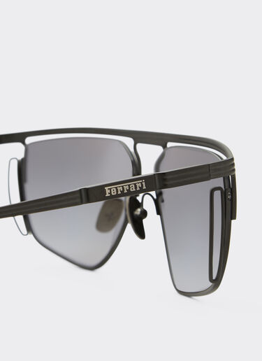 Ferrari Lunettes de soleil Ferrari en titane noir mat avec verres polarisants gris fumé Noir mat F1520f