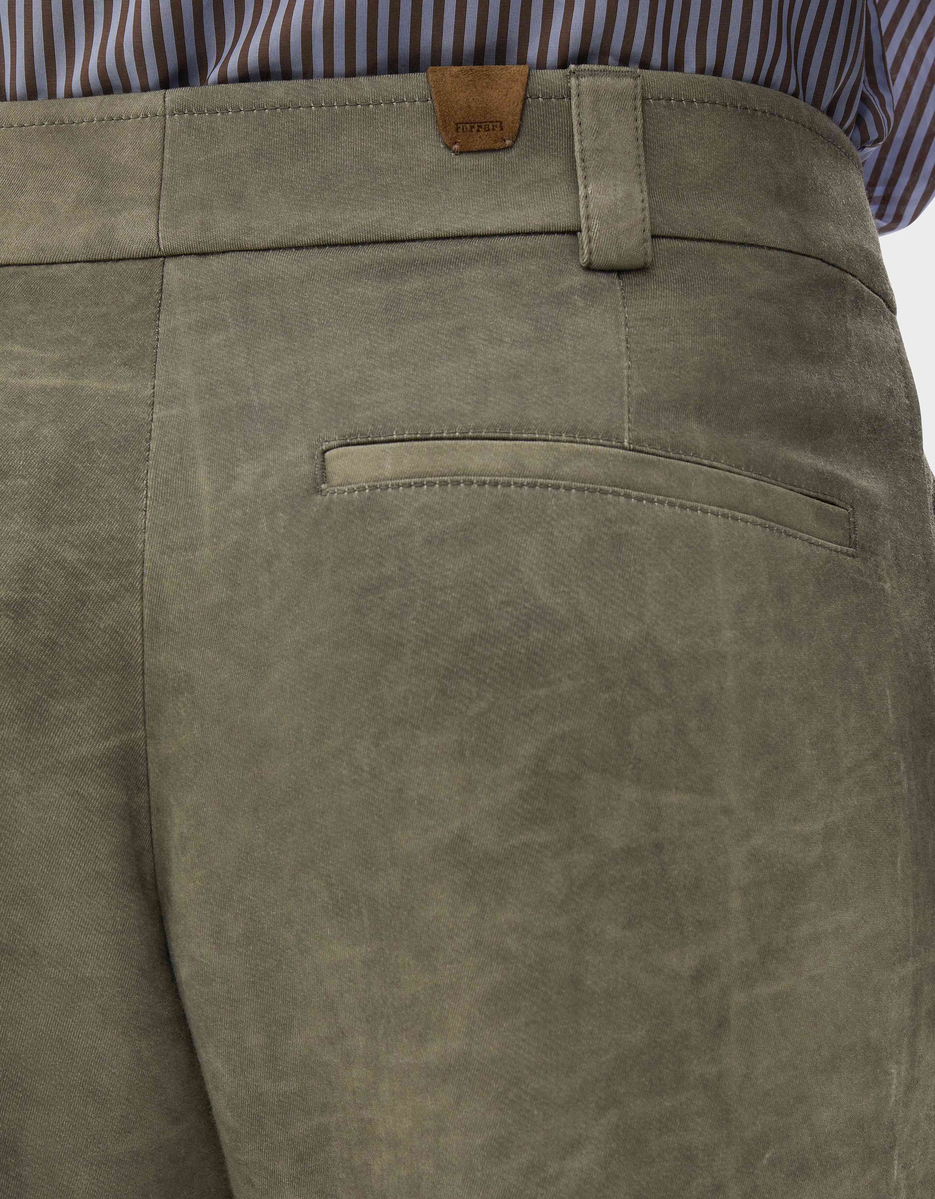 Pantaloni in Cady di Viscosa con Effetto Lavato Ferrari Pantaloni in Cady di Viscosa con Effetto Lavato Olive green CWMTR0016WVI0005f