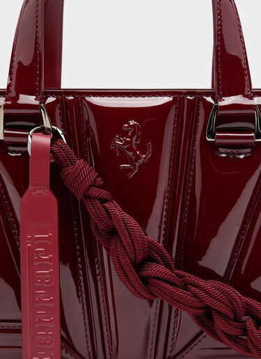 Ferrari GT mini bolso tote Reacondicionado por Ferrari en charol con scooby Burdeos 49876f