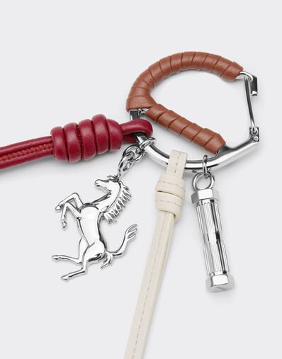 Ferrari Llavero multicolor de metal y piel con charm Tabaco 50011f