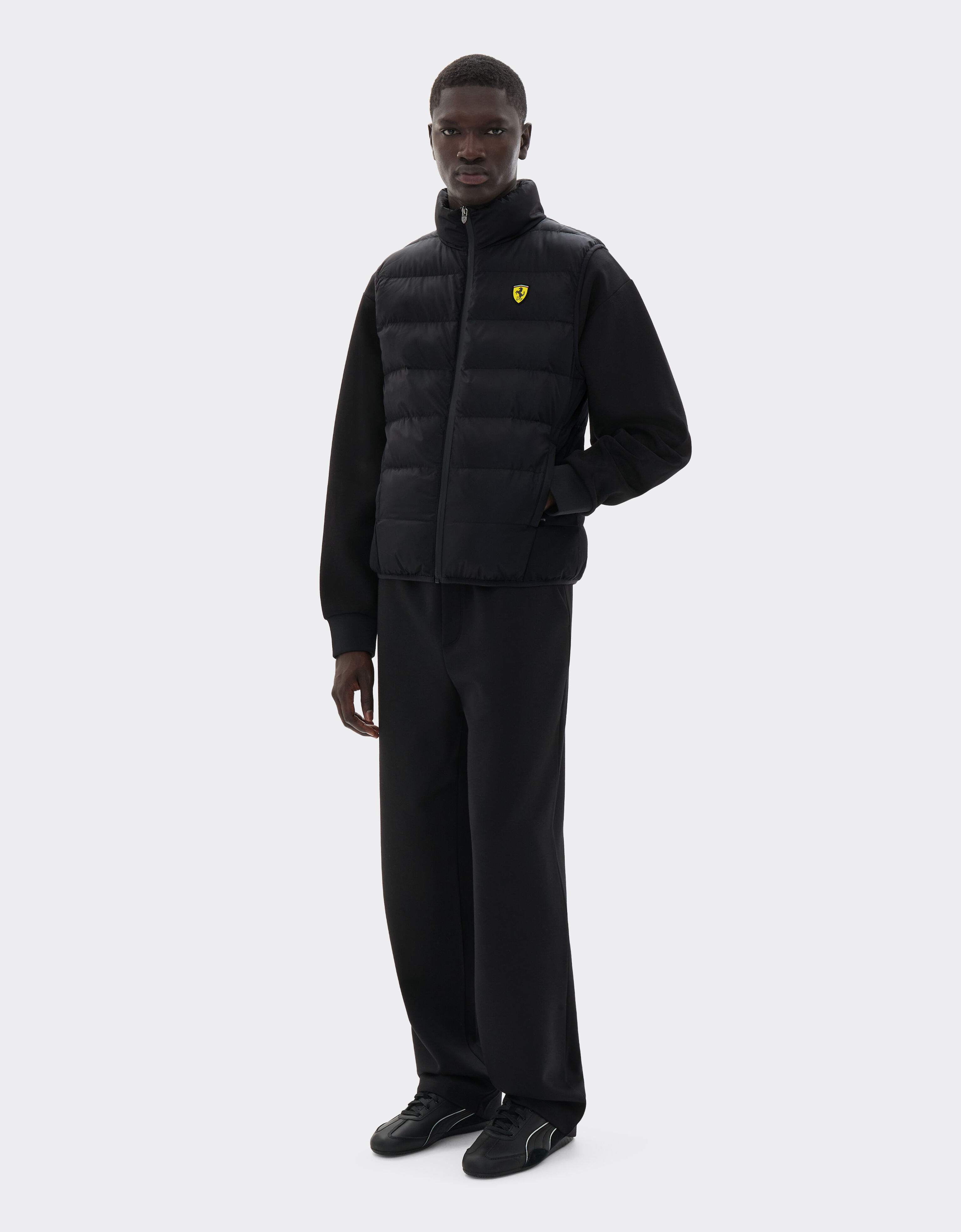  Gesteppte Nylonweste mit Ferrari-Wappen Nero SWMVT0001WNY0003f