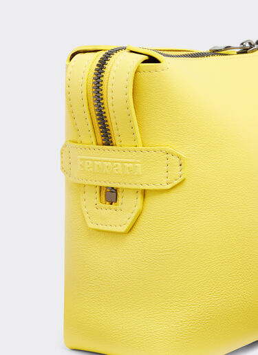 Ferrari Tasche aus genarbtem Leder mit Reißverschluss Giallo Modena 22124f