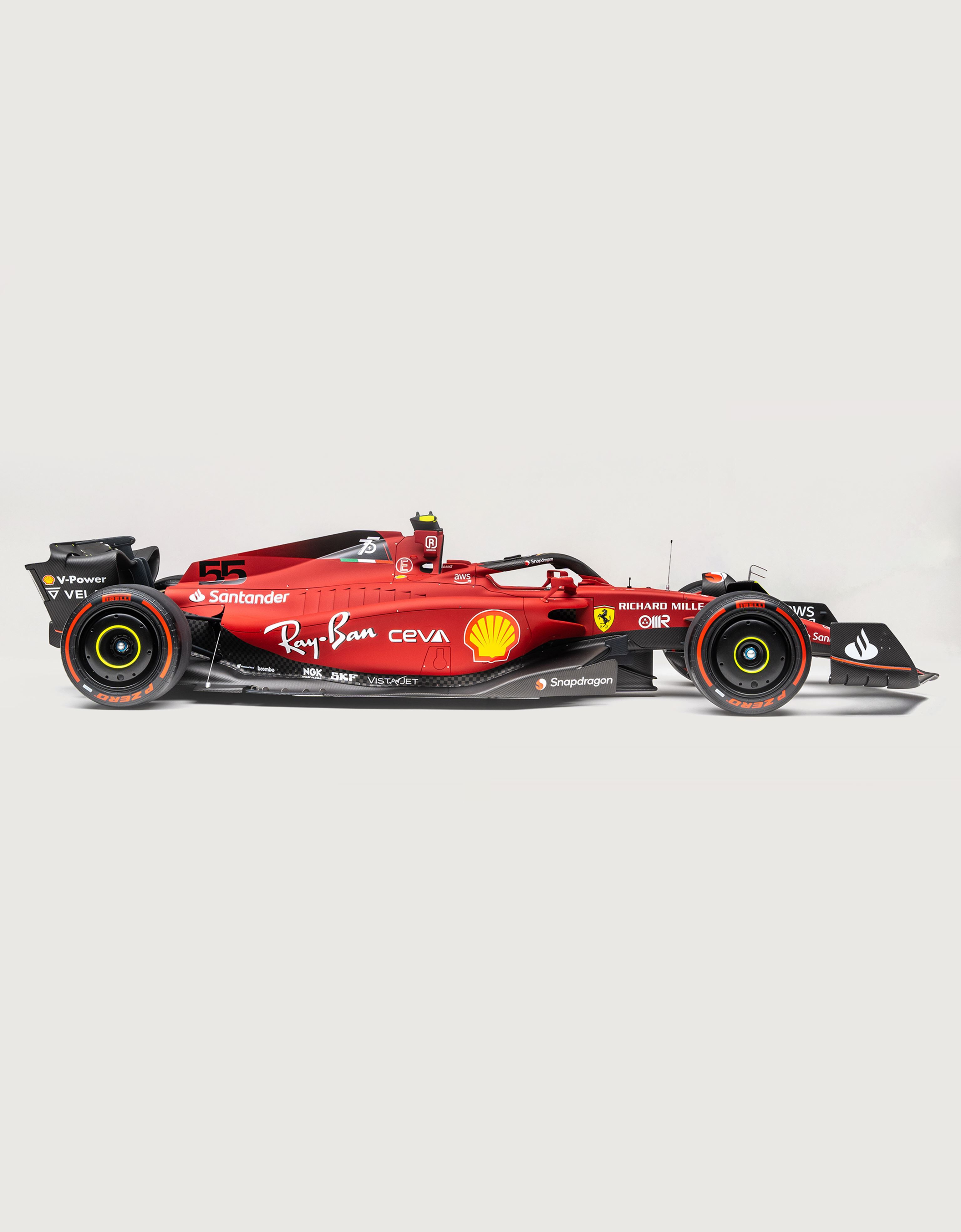 Ferrari F1-75 カルロス・サインツ モデルカー 1:8スケール、レッドの 