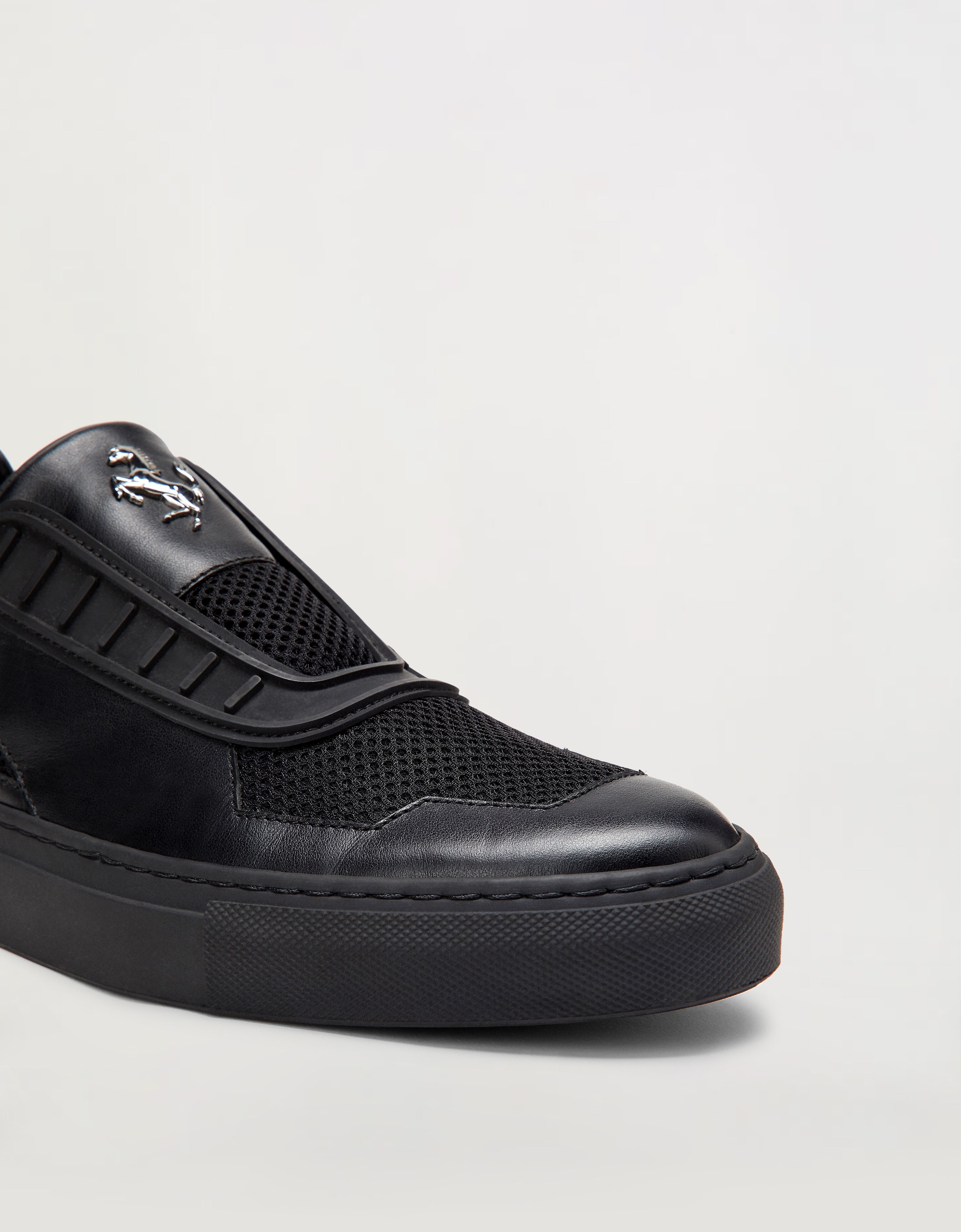 Ferrari Women's slip-on leather trainers featuring the Prancing Horse Black 47104f