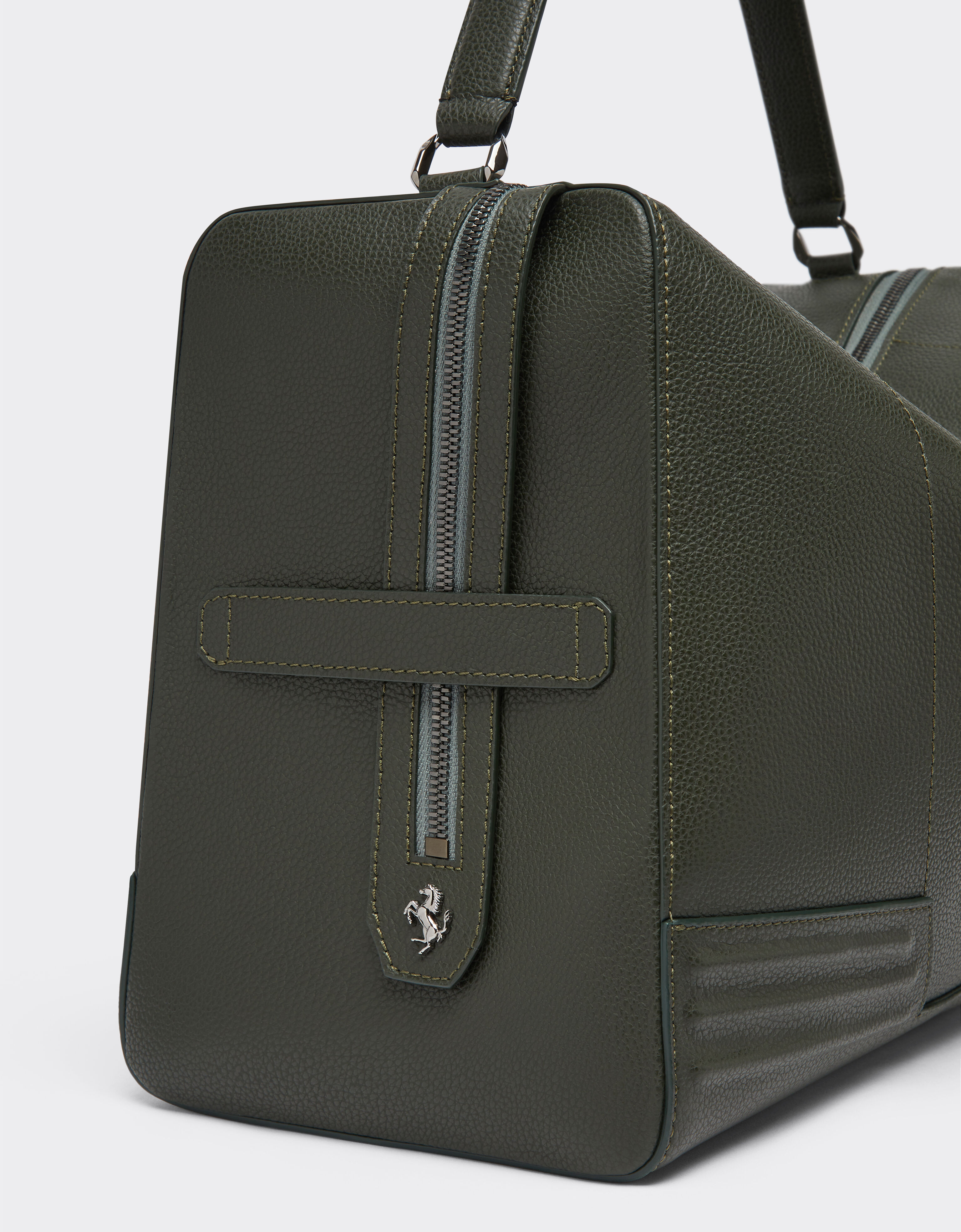 Ferrari Borsa duffle in pelle martellata Verde Militare 21371f