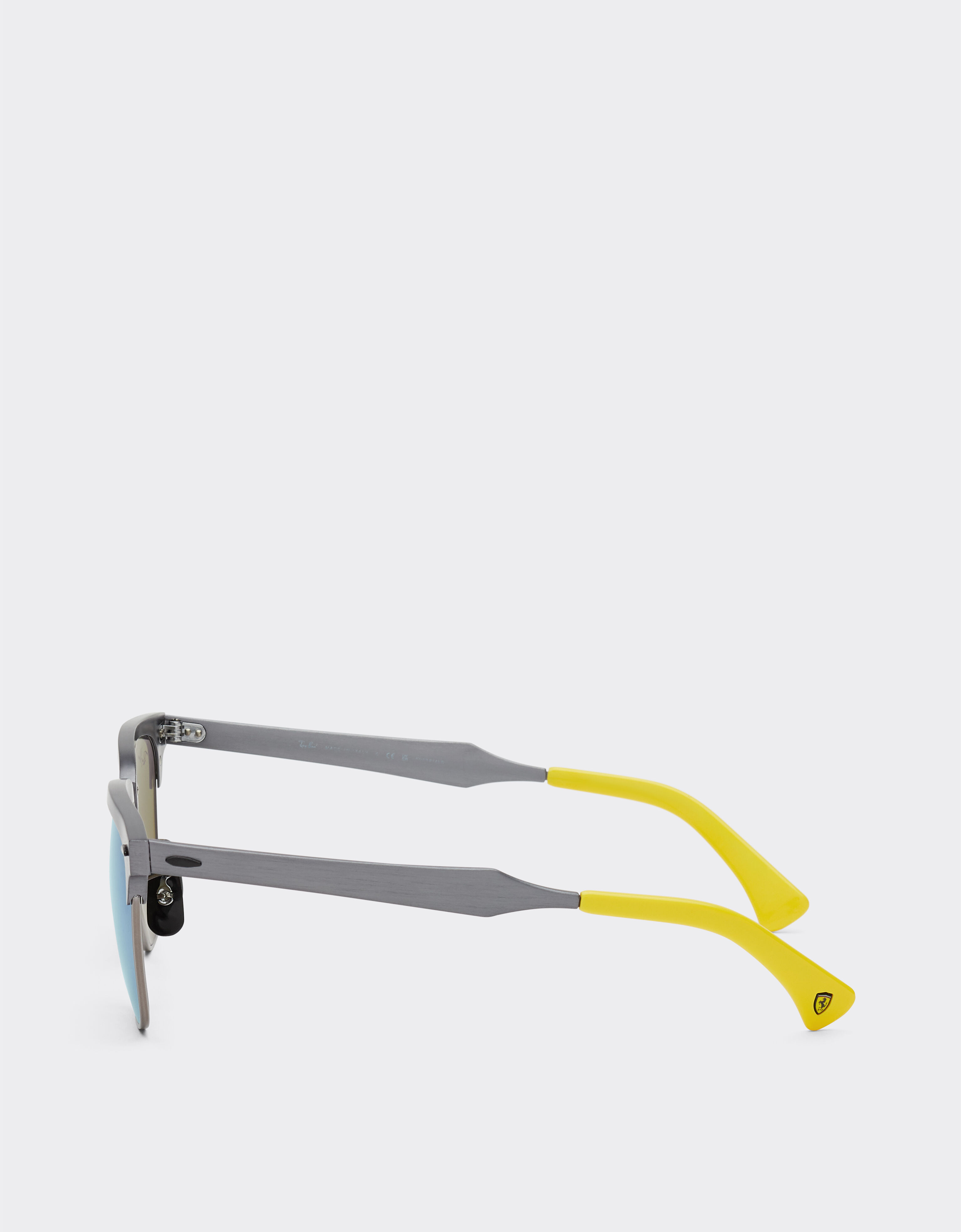 Ferrari Ray-Ban pour Scuderia Ferrari RB3807M en métal gris avec des verres gris miroir bleu polarisés Ingrid F1514f