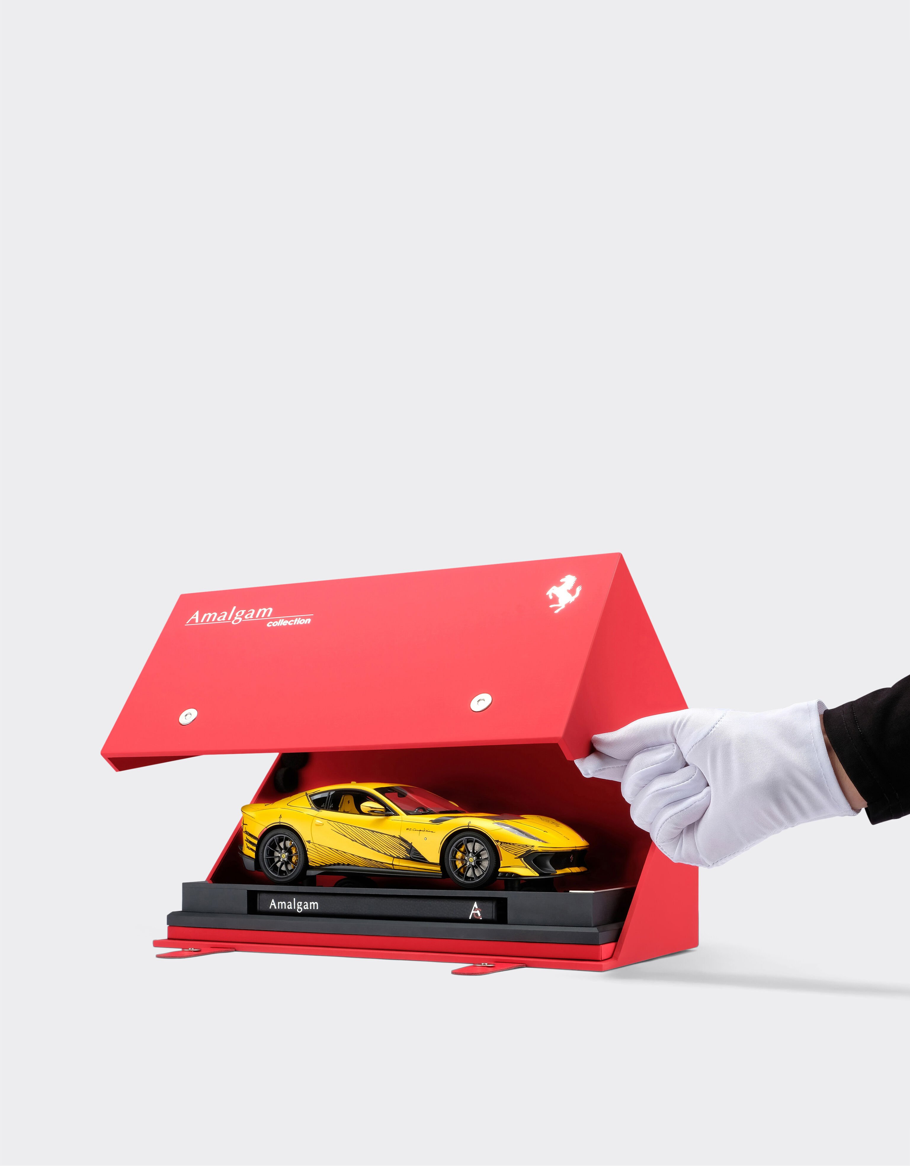 Ferrari Ferrari 812 model in 1:18 scale Racing red F1369f