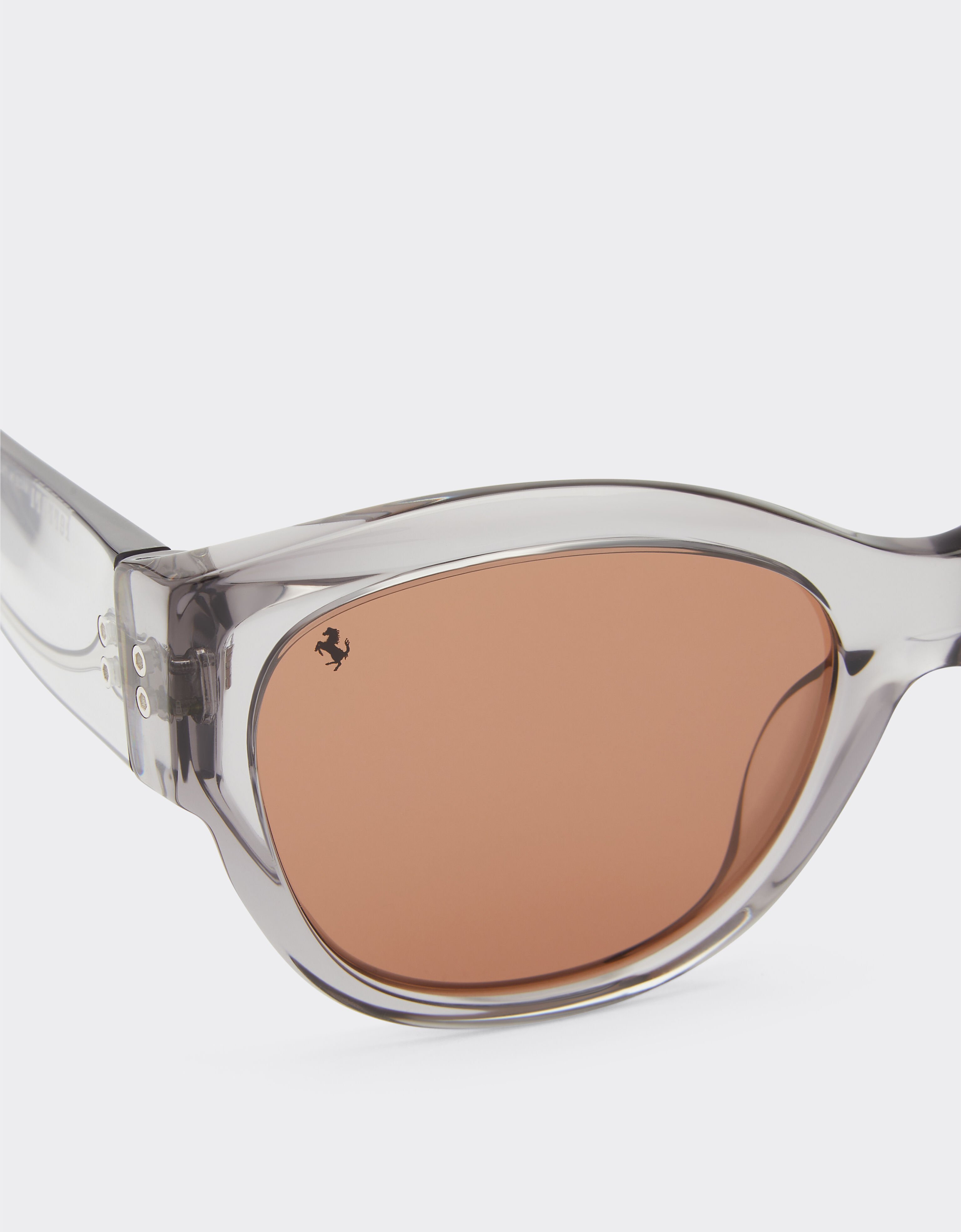Ferrari Gafas de sol Ferrari de acetato gris transparente con lentes marrones Ingrid F1274f