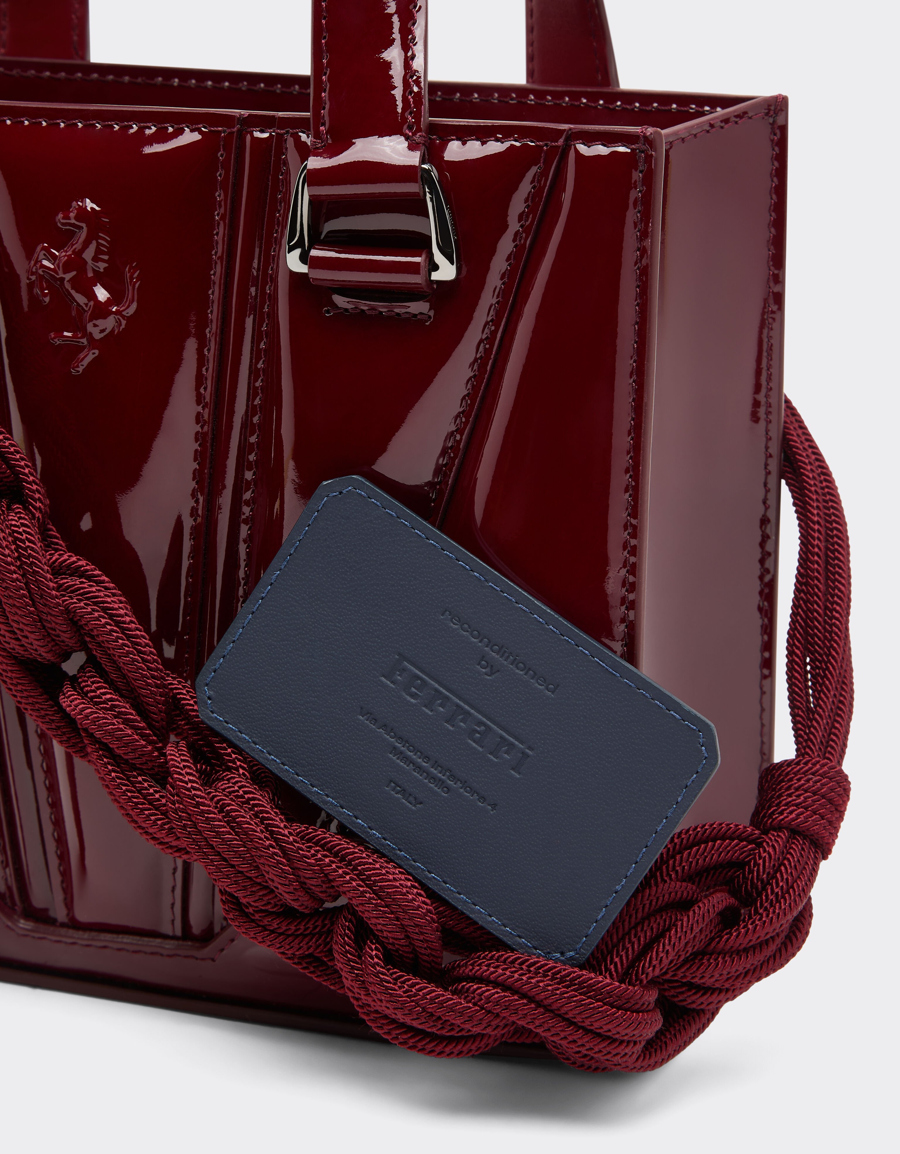 Ferrari GT mini bolso tote Reacondicionado por Ferrari en charol con scooby Burdeos 49876f