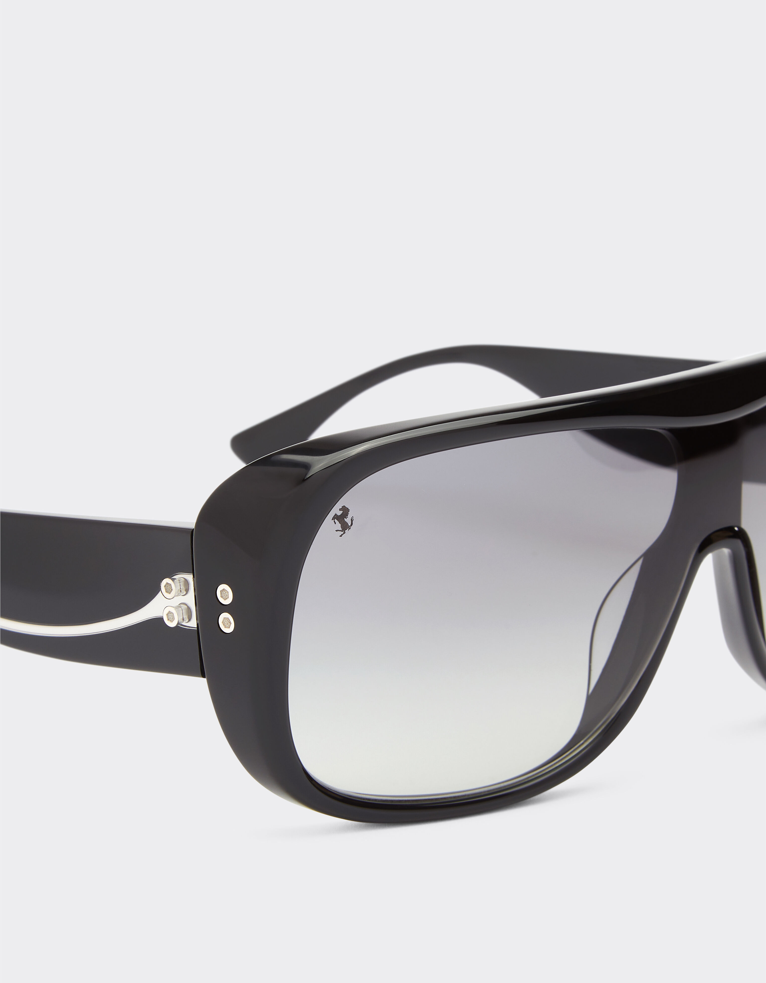 Ferrari Gafas de sol Ferrari de acetato negro con lentes grises degradadas Negro F1269f