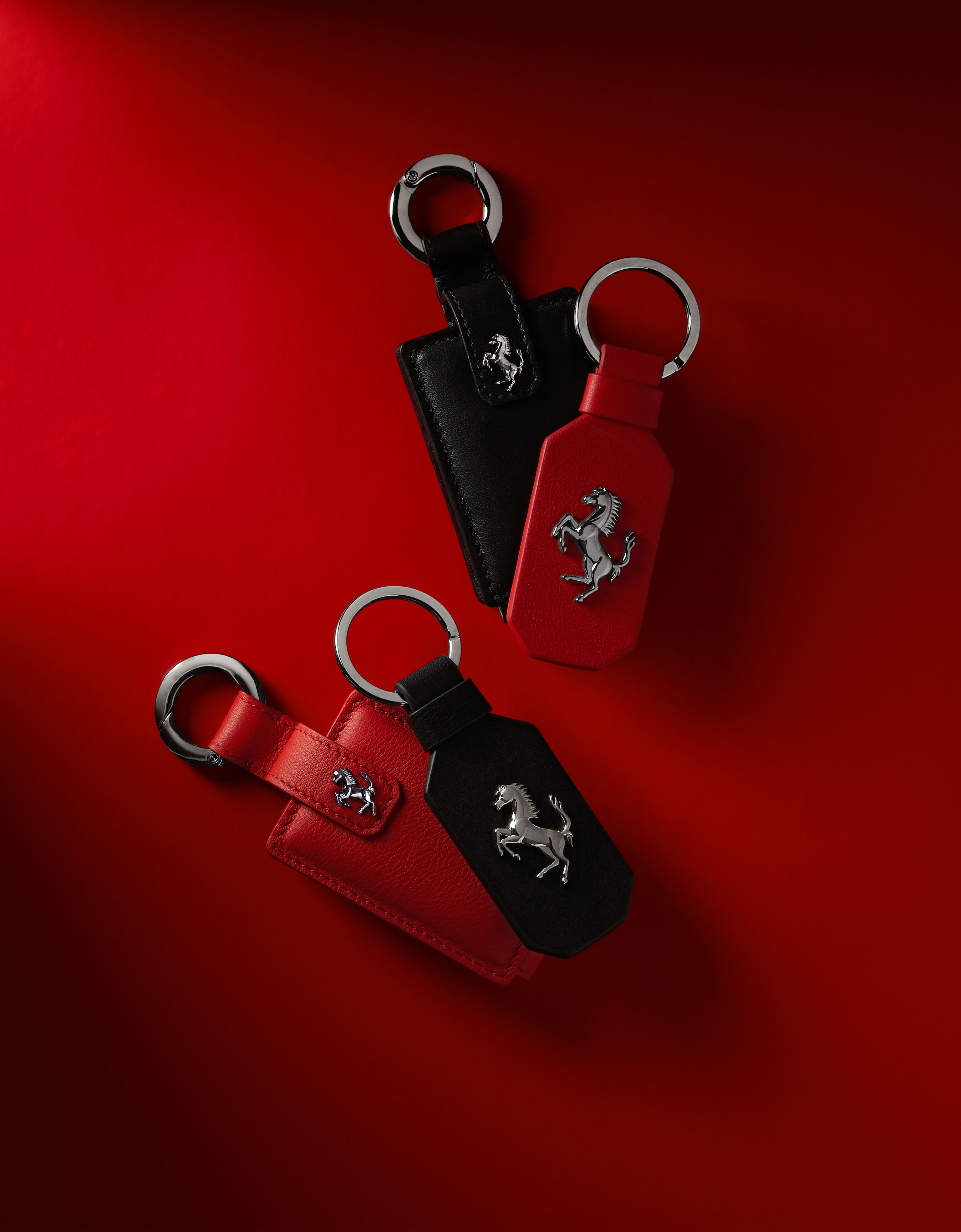 Leather keyring with Prancing Horse in Black Ferrari