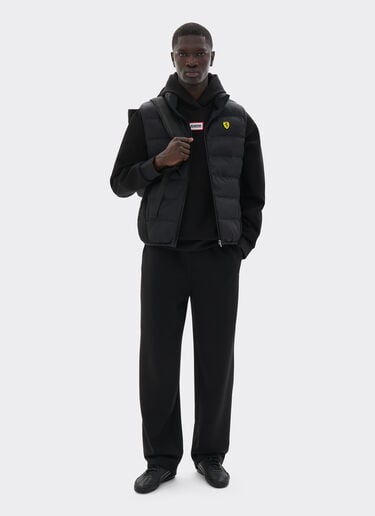  Gesteppte Nylonweste mit Ferrari-Wappen Nero SWMVT0001WNY0003f