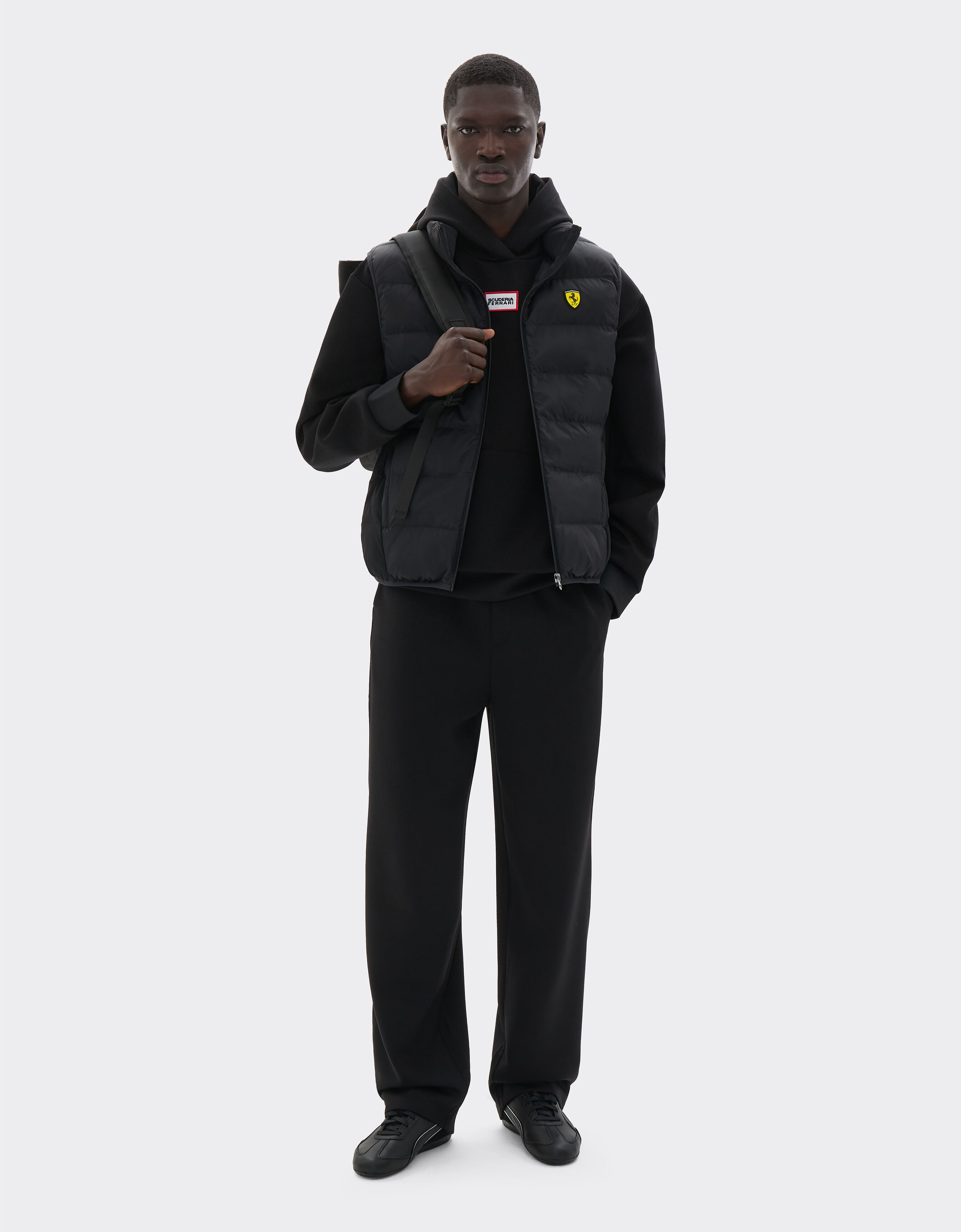  Gesteppte Nylonweste mit Ferrari-Wappen Nero SWMVT0001WNY0003f