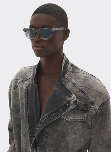 Ferrari Lunettes de soleil Ferrari en acétate gris transparent avec verres gris dégradés Ingrid F1545f