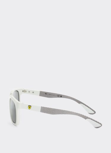 Ferrari Ray-Ban para la Scuderia Ferrari RB8362MF blanco/carbono claro con lentes grises de espejo plateado Blanco óptico F1047f
