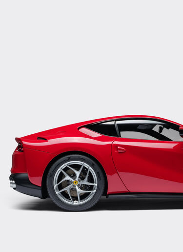 Ferrari Modèle Ferrari 812 Superfast à l’échelle 1/8 MULTICOLORE L7600f