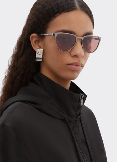 Ferrari Lunettes de soleil Ferrari en métal couleur canon de fusil avec verres violets polarisés Gunmetal LA0LBf