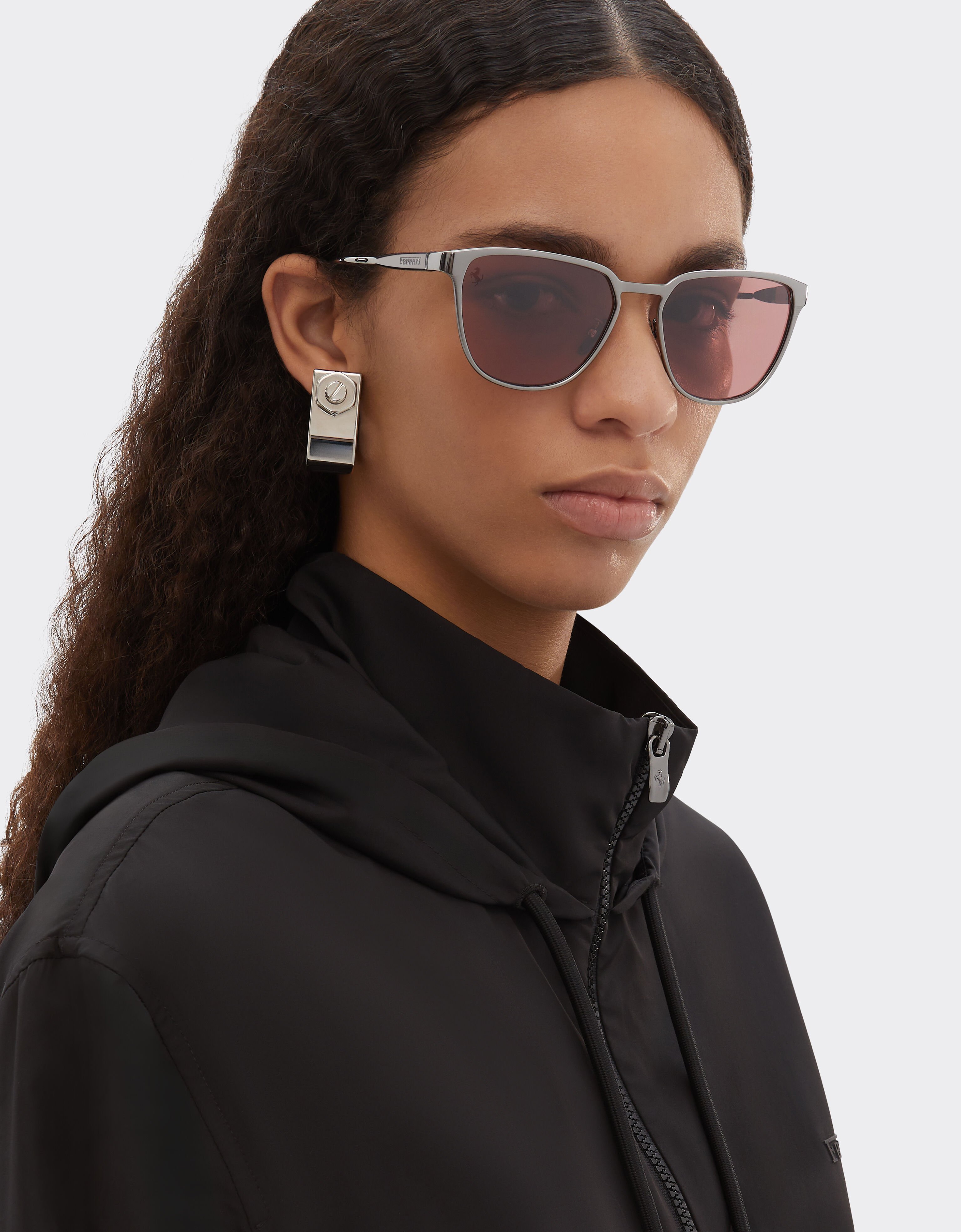 Ferrari Lunettes de soleil Ferrari en métal couleur canon de fusil avec verres violets polarisés Gunmetal LA0LBf