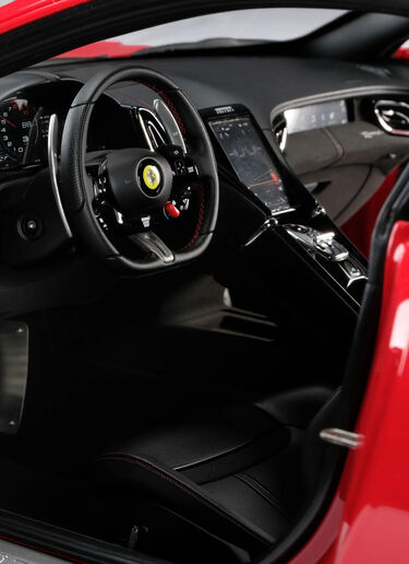 Ferrari Modèle Ferrari Roma à l'échelle 1/8 Rouge F0076f