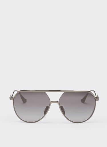Ferrari Lunettes de soleil Ferrari en titane gunmetal mat avec verres polarisés gris dégradés Or Satiné LA02Af