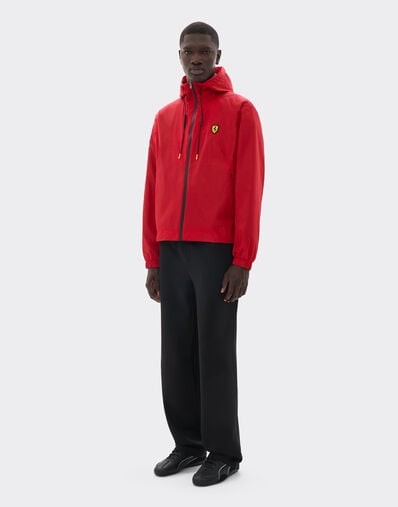 Ferrari Chaqueta cortavientos de nailon con el escudo de Ferrari Rosso SWMOU0004WNY0003f