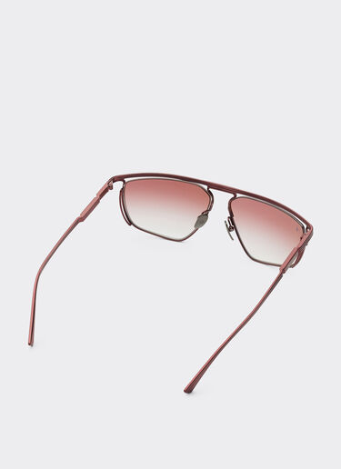 Ferrari Lunettes de soleil Ferrari en titane bordeaux avec verres dégradés bordeaux Bordeaux F1523f