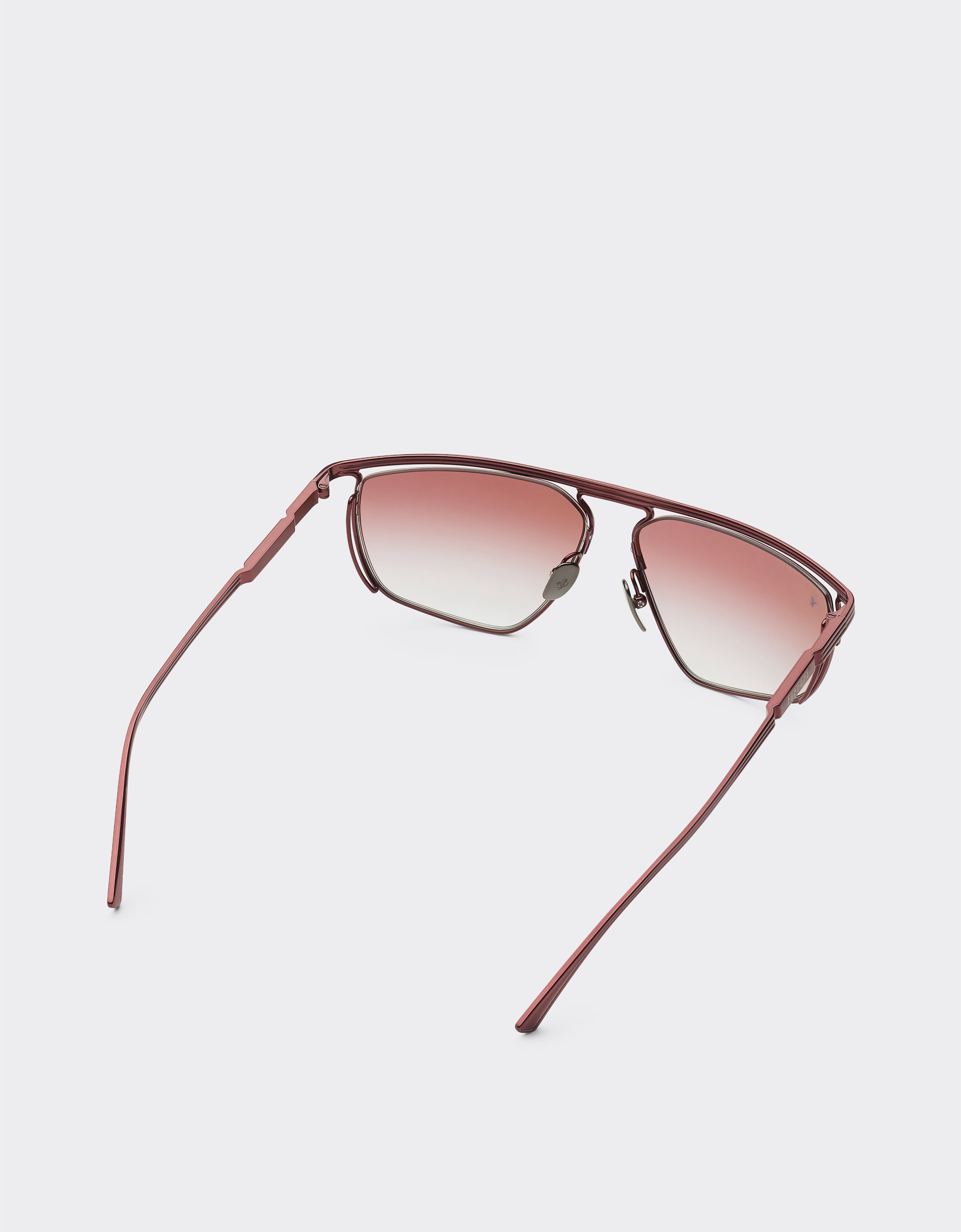 Ferrari Lunettes de soleil Ferrari en titane bordeaux avec verres dégradés bordeaux Bordeaux F1523f
