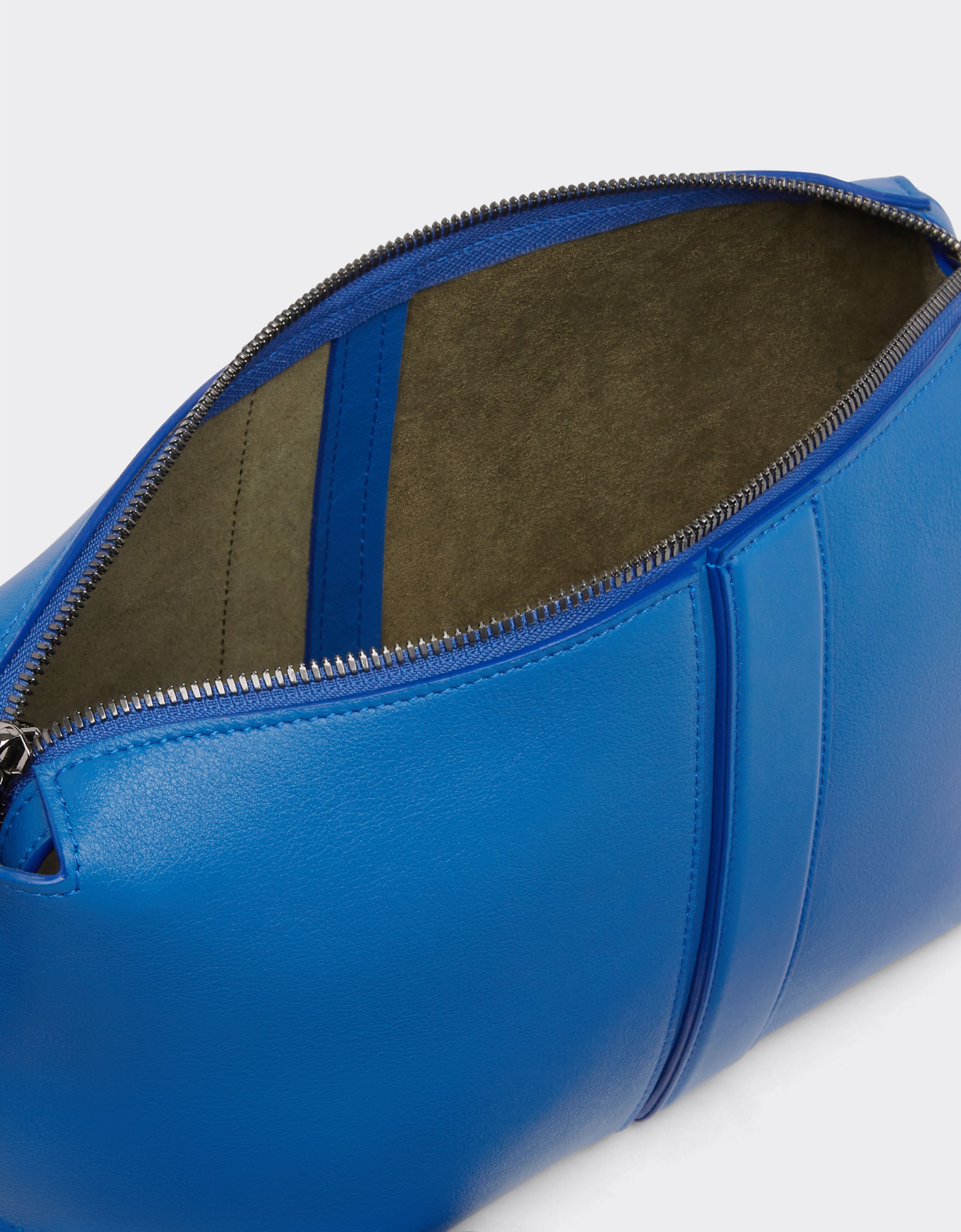 Ferrari Pochette zippée en cuir grainé Bleu Klein 22124f