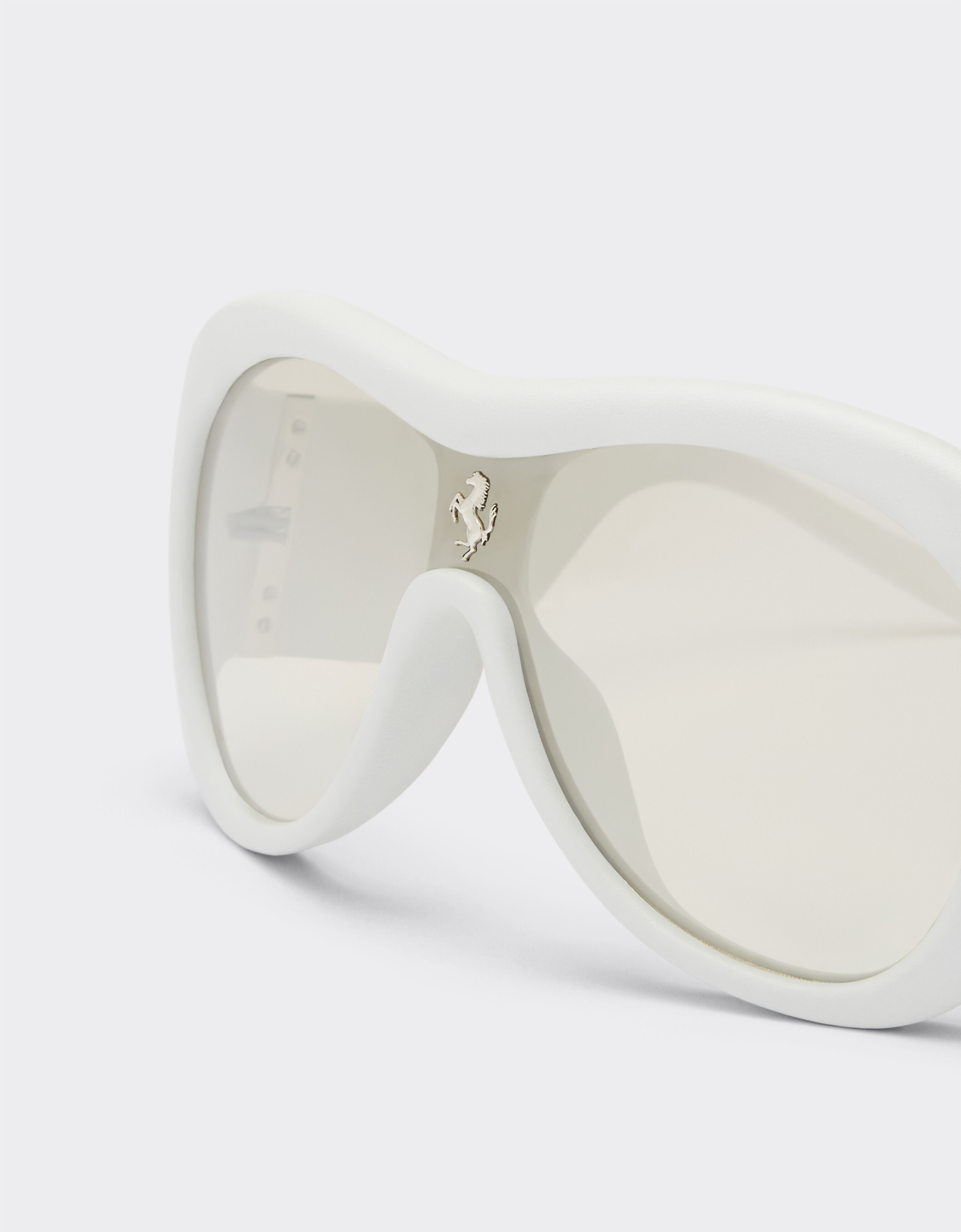 Ferrari Lunettes de soleil Limited Edition Ferrari recouvertes de cuir blanc avec un verre argenté effet miroir Blanc optique F1246f