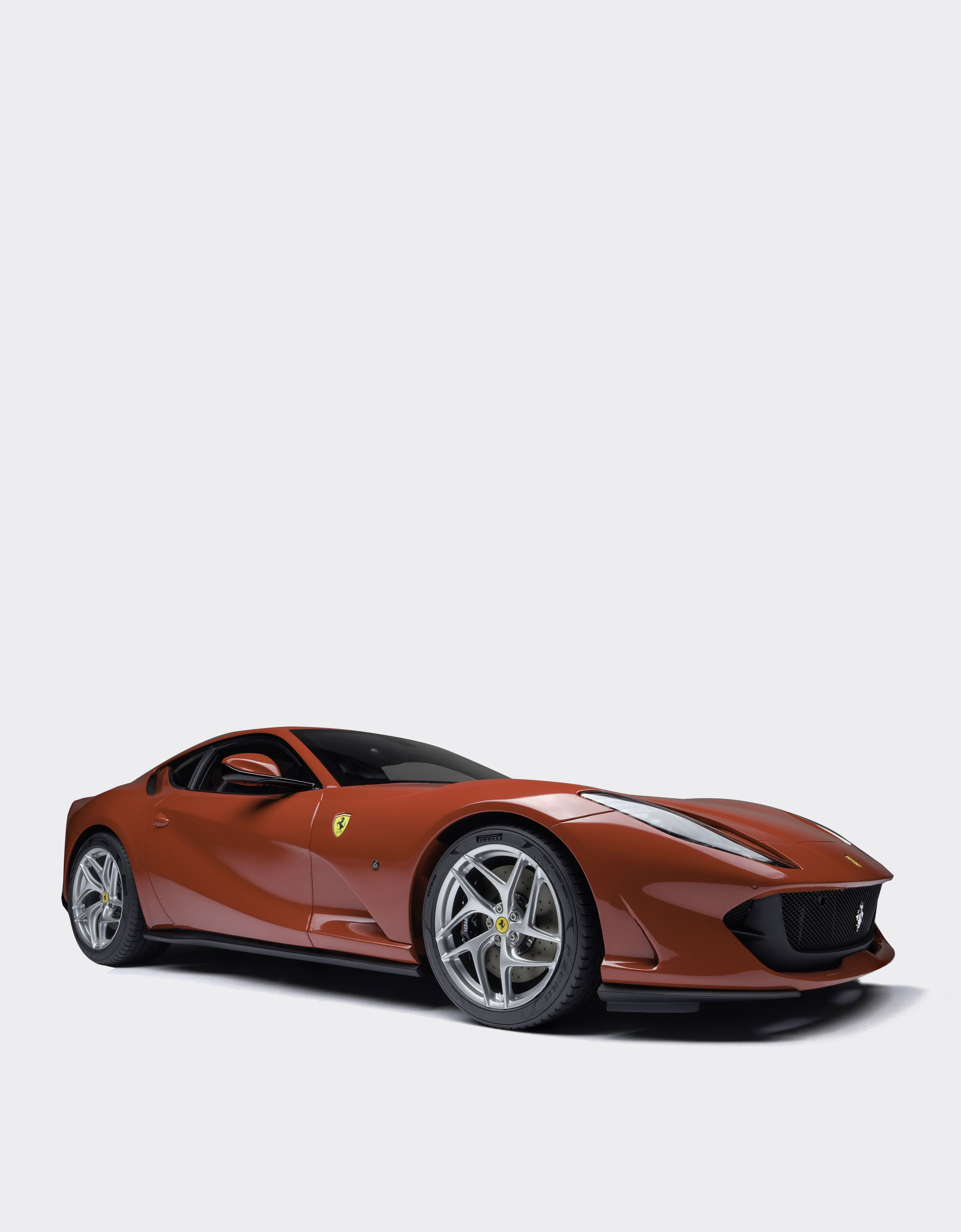 ${brand} Modèle Ferrari 812 Superfast à l’échelle 1/8 ${colorDescription} ${masterID}