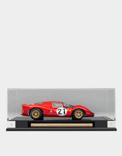 Ferrari Ferrari 330 P4 model in 1:18 scale Red L7588f
