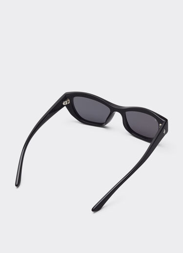 Lunettes de soleil Ferrari en acétate noir brillant avec verres noirs polarisés Ferrari Lunettes de soleil Ferrari en acétate noir brillant avec verres noirs polarisés Nero LA0L2f