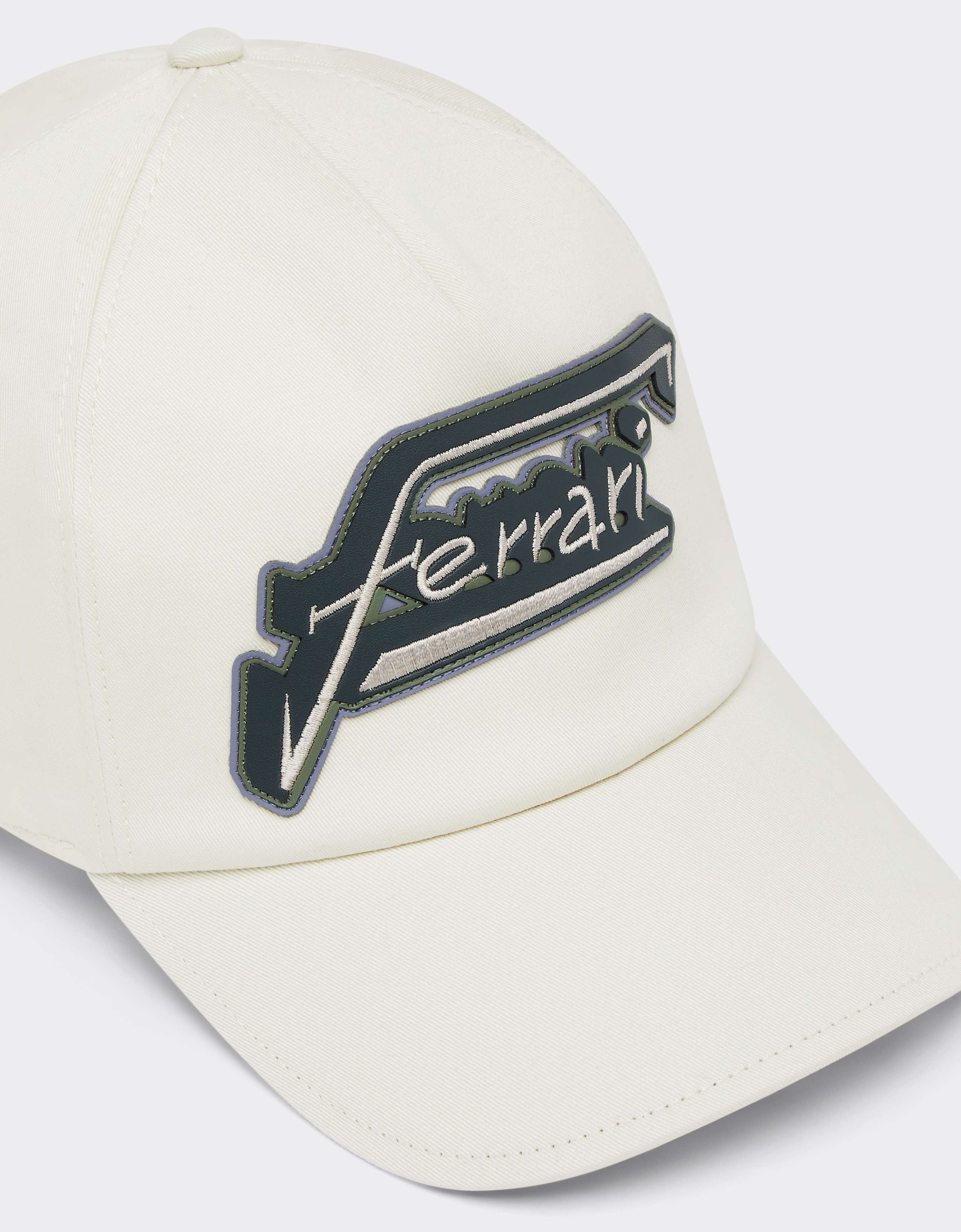 Gorra de béisbol con el logotipo de Ferrari Ferrari Gorra de béisbol con el logotipo de Ferrari Avorio CANCP0043WCO0004f