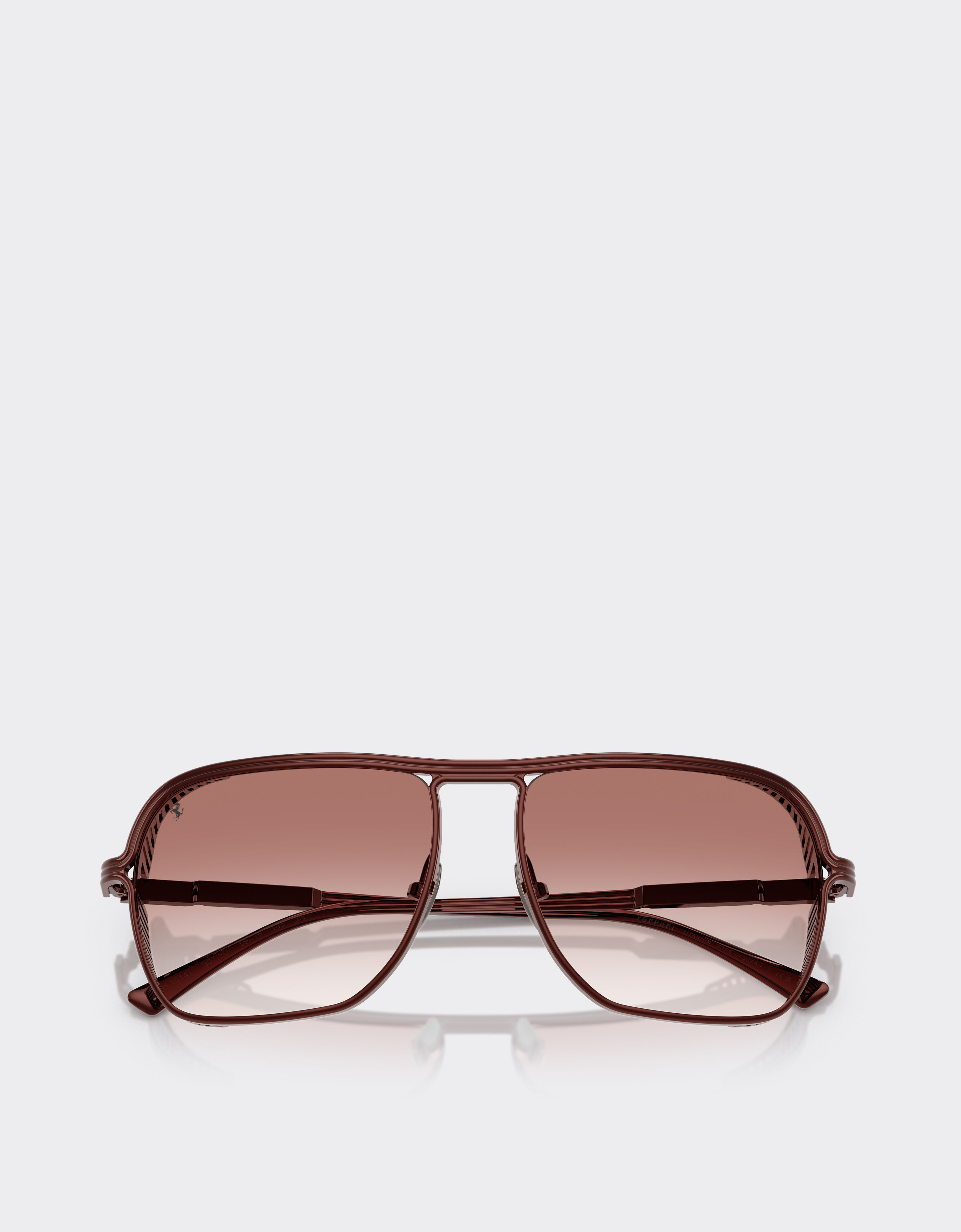 Ferrari Lunettes de soleil Ferrari en titane bordeaux avec verres dégradés bordeaux Bordeaux F1527f