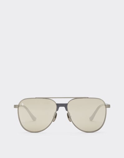 Lunettes de soleil Ferrari en titane argent brossé et acétate avec verres miroir blanc transparent doré Ferrari Lunettes de soleil Ferrari en titane argent brossé et acétate avec verres miroir blanc transparent doré Silver LA0KQf